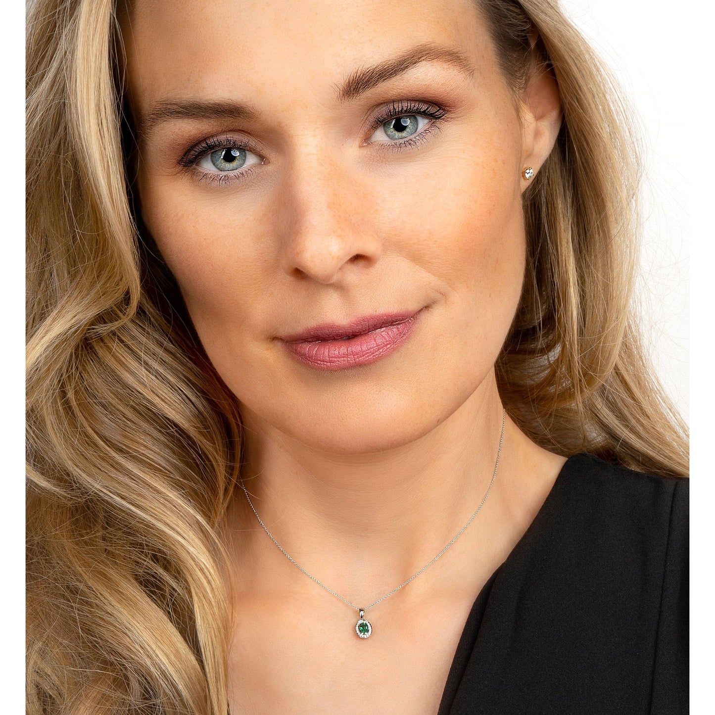 One Element 0,05 ct Brillant Diamant Smaragd Anhänger aus 585 Weißgold