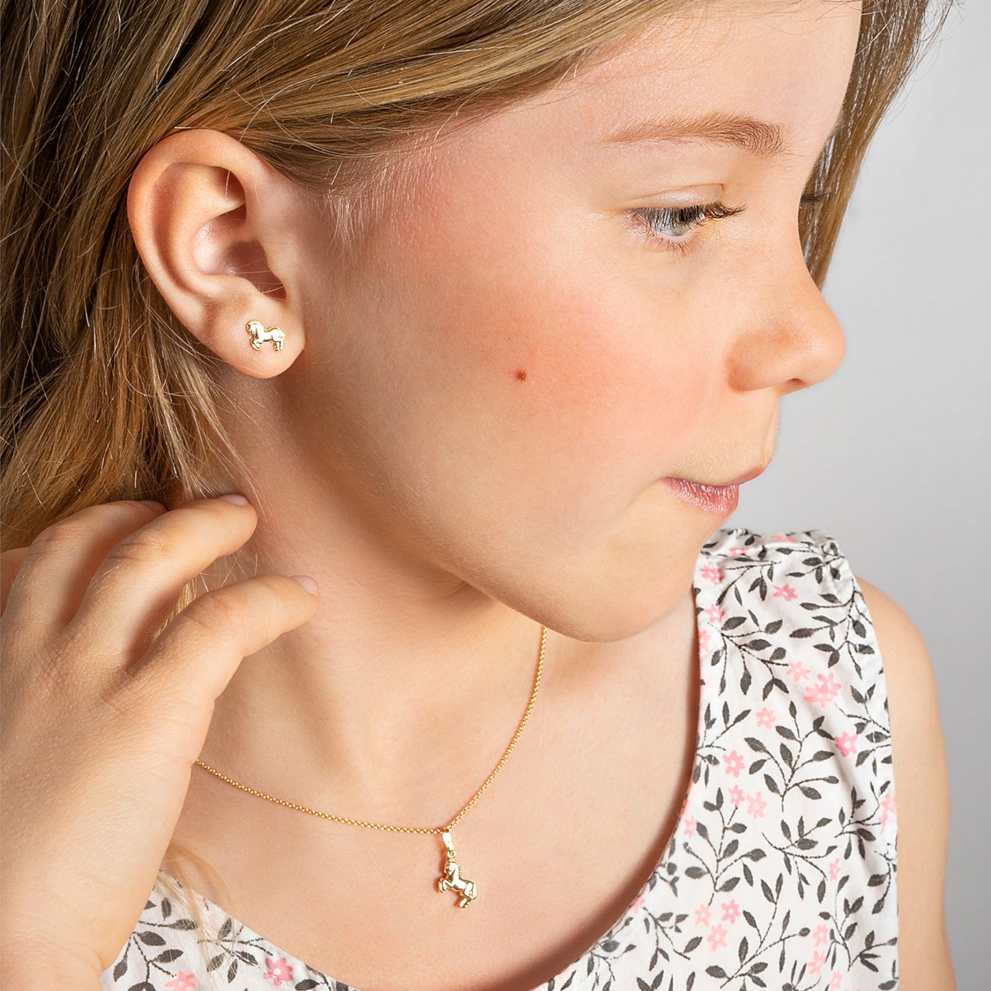 One Element Pferd Ohrringe Ohrstecker aus 333 Gelbgold