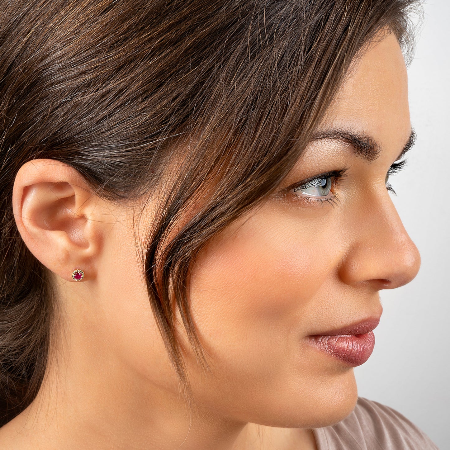 One Element Rubin Ohrringe Ohrstecker aus 333 Gelbgold