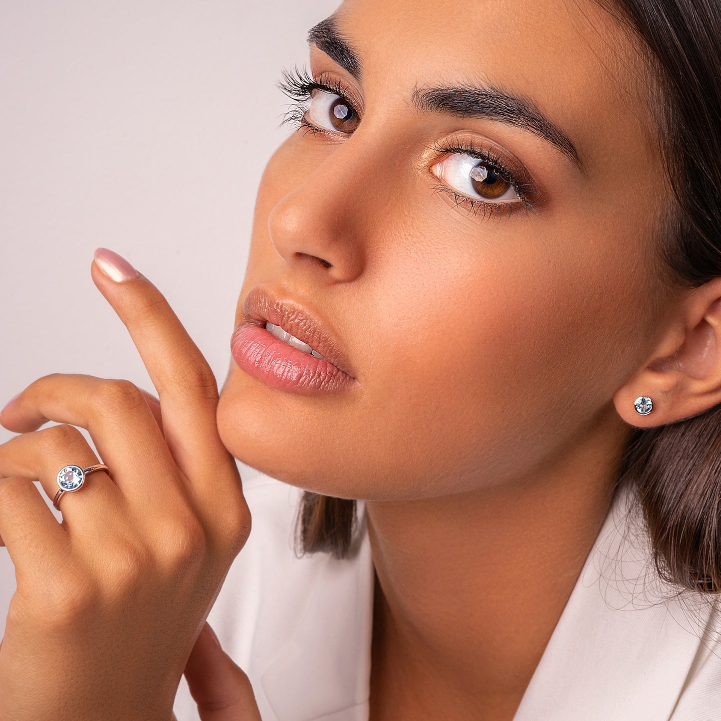 One Element Blau Topas Zarge Ohrringe Ohrstecker aus 333 Weißgold