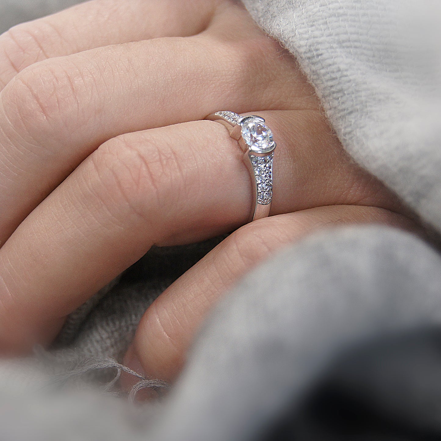 Zirkonia Ring aus 333 Weißgold