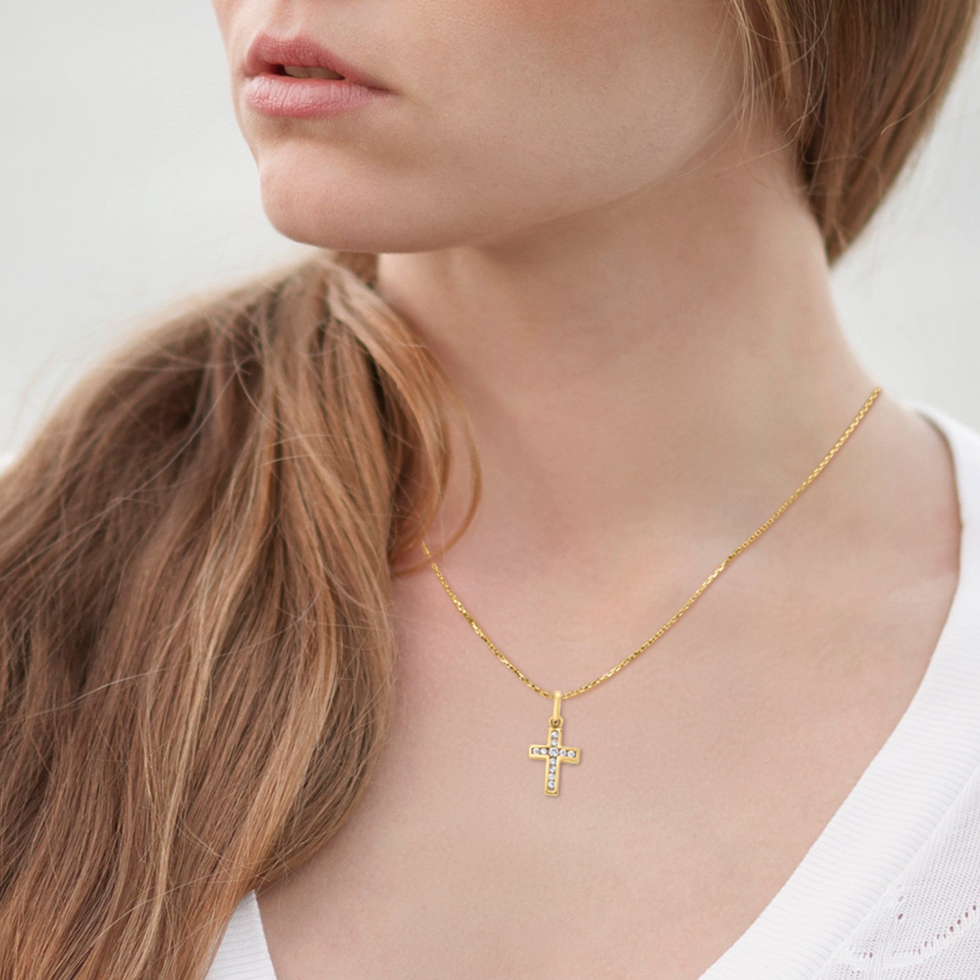 One Element  Zirkonia Kreuz Anhänger aus 333 Gelbgold