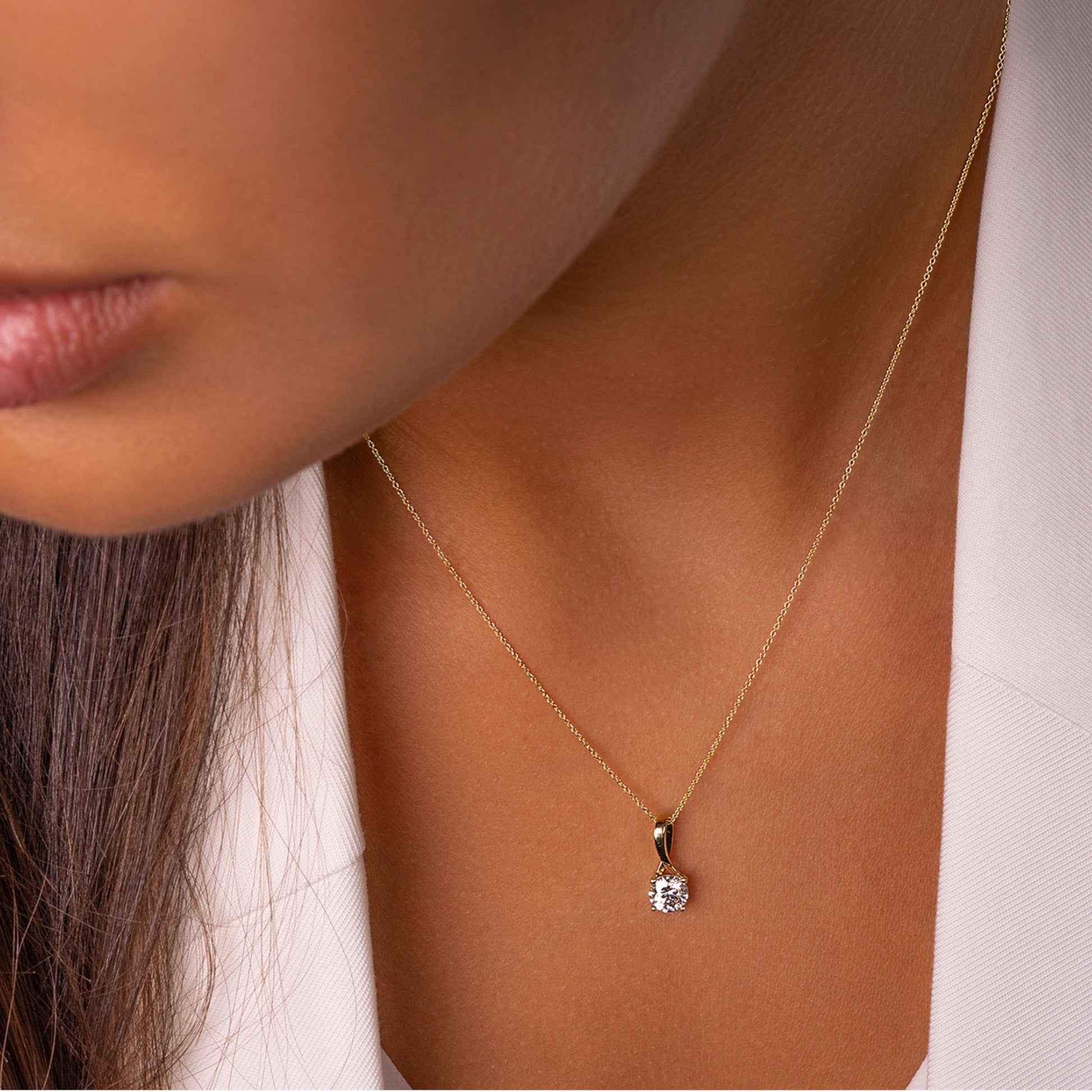 One Element  Zirkonia Anhänger aus 333 Gelbgold