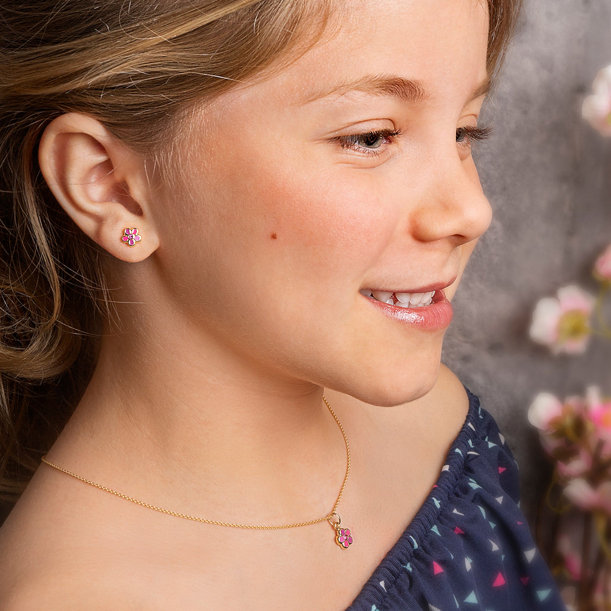 One Element  Zirkonia Blume Ohrringe  Ohrstecker aus 333 Gelbgold